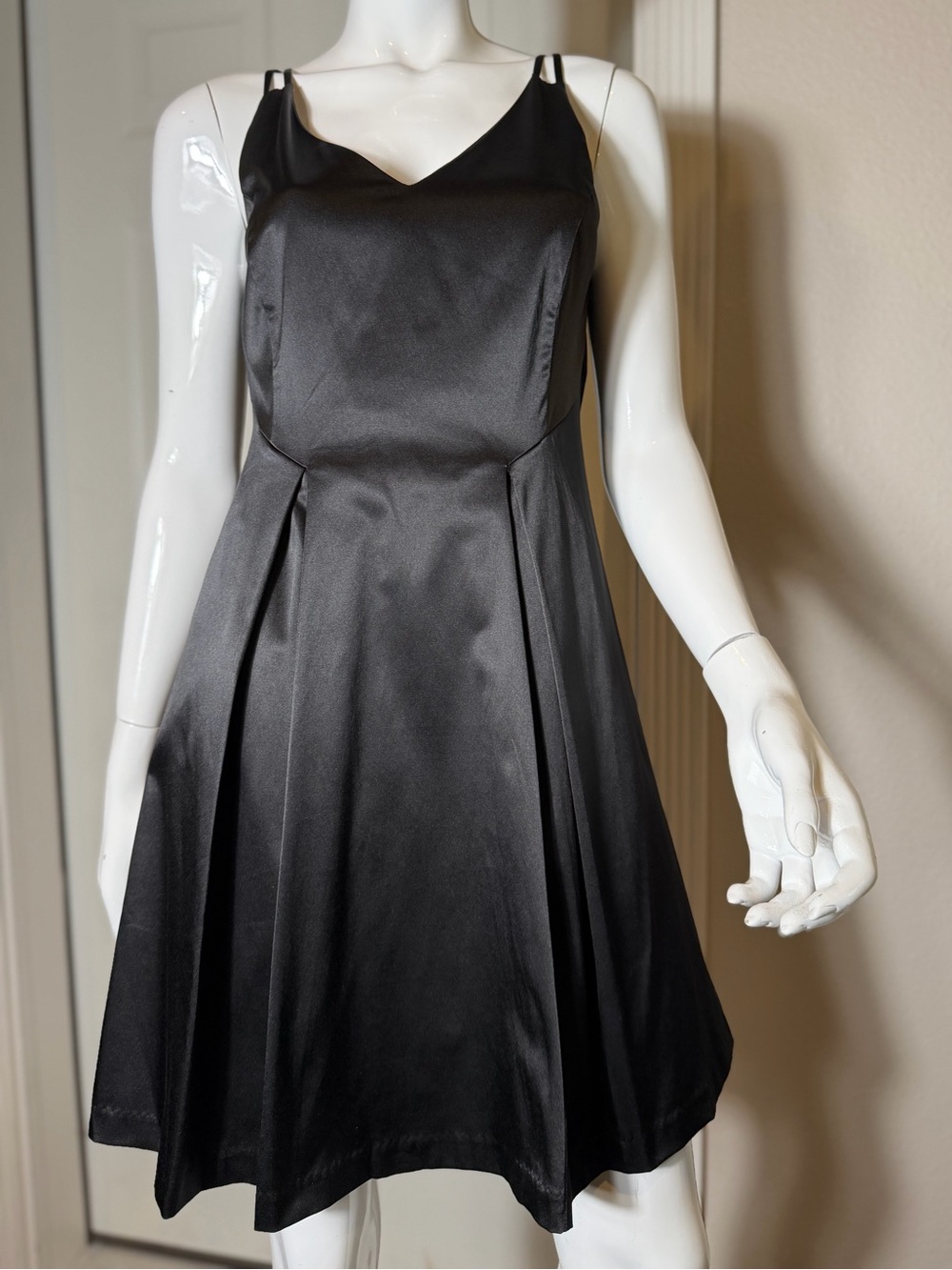 Paris Sunday~NWT~Shiny~Black~Fit & Flare~Mini Dress~V-Neck~Pleated Skirt~Size M